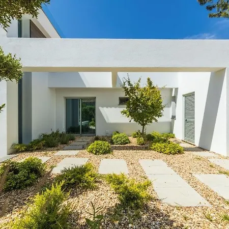 Vale Do Garrao Sleeps 8 With Pool Air Con And Wifi ヴィラ ヴァーレ・ド・ローボ