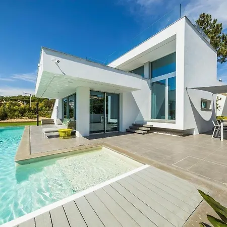 Vale Do Garrao Sleeps 8 With Pool Air Con And Wifi