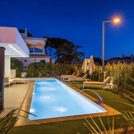 Vale Do Garrao Sleeps 8 With Pool Air Con And Wifi ヴァーレ・ド・ローボ